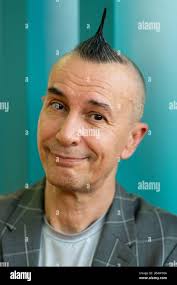 Quick change hi-res stock photography and images