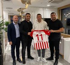 Ein in den sozialen netzwerken geteiltes bild spielt in der gemengelage dabei keine unwesentliche rolle. Lukas Podolski Resmen Antalyaspor Da