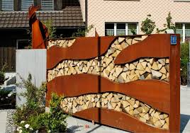 Gelungen Sichtschutz Aus Cortenstahl Kombiniert Mit Scheitholz Gartengestaltung Cortenstahl Steingarten Design