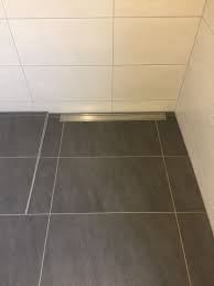 Bodengleiche Dusche Und Lineare Bodenentwasserung Walk In Dusche Mit Schluter Systems Linearebod Bodengleiche Dusche Fliesen Badezimmer Klein Walk In Dusche