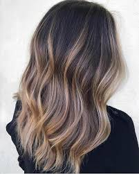 Il balayage è una raffinatissima tecnica di tintura che permette di realizzare complessi giochi di sfumature sui capelli e che risulta . Top 50 Idee Per Capelli Con Sfumature Caramello 2022 Capellidistile It