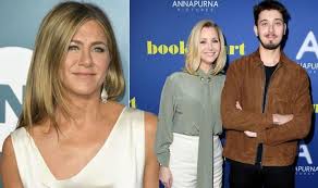 Was lisa kudrow's own child more of a rachel fan than a phoebe fan? Lisa Kudrow S Son Believed Friends Co Star Jennifer Aniston Was His Mum Little Confused Eagles Vine