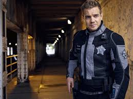 / 12 pris de vitesse. Apb Alerte D Urgence Serie Feuilleton 1 Saison Et 12 Episodes Tele Star