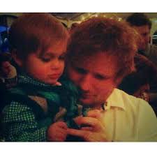 He's known for his energetic live shows, which involve him using a loop pedal and sometimes. Pin Auf Ed Sheeran