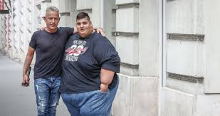 Schobert norbi ezúttal bagi iván humoristának segít a fogyásban, egyúttal. 140 Kilos Baratnot Keres Racz Geza Az Orszag Legkoverebb Tinije Ripost
