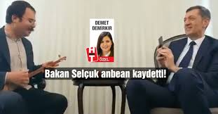 Bakan selçuk, burada oyun sahalarını ve. Meb Bakani Ziya Selcuk Muzik Ogretmeni Ne Emre Dayioglu Nun Performansini Anbean Kaydetti Gundem Haberleri