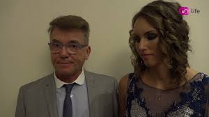 Bátyja ihász kálmán olimpiai bajnok labdarúgó, unokatestvére. Delhusa Gjon 44 Evvel Fiatalabb Kedvesenek Fanninak Szulei Igy Viszonyulnak A Kapcsolatukhoz