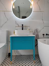 Alibaba.com offers 1,912 classic bathroom bathtub products. Interior Designer Updates Bathroom With Easy Bathrooms Easy Bathrooms
