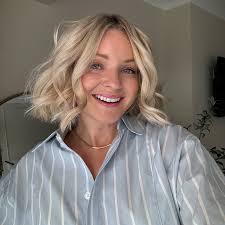 Laura Byrnes's Instagram, Twitter & Facebook