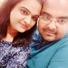 What could be the issue with XUV 700 AX7 L diesel front left wheel tire  pressure reducing to 25psi and should it be checked by Mahindra service or  outside?