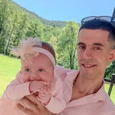 Hello! I have a question about what the humidity should be in the terrarium  for my red dragon.🤪🫠☺️