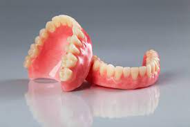 Who makes & fits dentures? 6 Tips To Keep Dentures Securely In Place