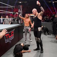 Photos The Big Dog Seeks Retribution Against King Corbin In Wild Tables Ladders Chairs Match Roman Reigns Reign Corbin