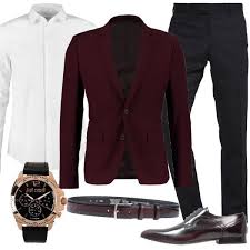 Outfit Elegante Ma Informale Perfetto Per Una Cerimonia Giacca Burgundy Dalla Vestibilita Stretta Pantaloni Black E Camici Uomini Alla Moda Outfit Moda Uomo