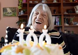 Cea mai bătrână campioană olimpică din lume în viață, gimnasta maghiară agnes keleti, de asemenea o supraviețuitoare a holocaustului, a împlinit 100 de ani. Dcr 7utkdr 78m