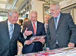 Srpski narod u oba slučaja izrazio je svoju podršku. Staatsprasident Milos Zeman Und Bundesprasident Joachim Gauck Zu Gast Bei Skoda