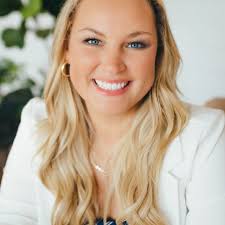 Amy Boswell's Instagram, Twitter & Facebook