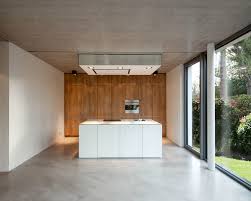 Die decke ist nicht sehr hoch und durch das flache design nimmt diese leuchte nicht viel weg. Das Richtige Licht Fur Die Kucheninsel 7 Gelungene Beispiele
