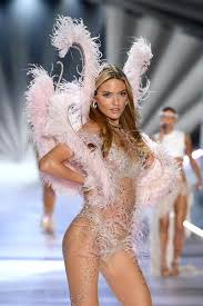 It turns out the victoria's secret fashion show was yesterday and someone (clearly jealous of me) cancelled my wake up call they will be hearing from. All The Best Looks From The 2018 Victoria S Secret Fashion Show Popstar Wire