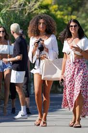 Who is marco verratti's girlfriend? Lilian Chan On Twitter Psg Star Marco Verratti Smokes Alongside Victoria S Secret Model Izabel Goulart Enjoyed A Day Out On Holiday In St Tropez Verratti Aldo Joined With His Girlfriend Model Jessica
