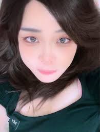 最苦的婚姻， 就是两地分居， 一个在外面拼命的挣钱， 一个在家带孩子， 长时间两地分居， 没有问候，没有共同语言， 你不了解他的工作，  他不参与你的生活， 各过各的，没有关心，没有陪伴， 他过得像个单身， 我过的像个单亲。 慢慢有了隔阂，没有共同语言， 隔着屏幕 ...