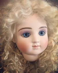 Profil Antique Dolls