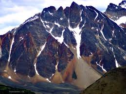 A Scary Looking Red And Black Mountain In Jasper Park Alberta Jasper Park Black Mountain Natural Landmarks