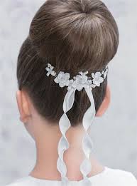 Per le mamme alla ricerca di suggerimenti, ecco alcune idee per le pettinature per prima comunione adatte alle bambine con i capelli lunghi. 7 Acconciature Per La Prima Comunione Estetica It