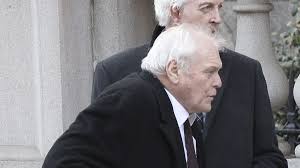 In dem ausdruck verstorben schwingt eine beteiligung des redners mit, er drückt darin eine achtung und ehrfurcht aus, ich glaube aber, es schwingt auch eine leise sehnsucht nach einem. Brian Dennehy Ist Tot Us Schauspieler Spielte In Rambo Und Vielen Erfolgs Serien Stars