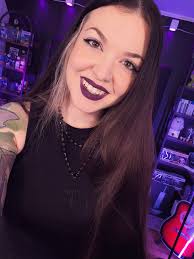 We're live! twitch.tv/vickypsarakis