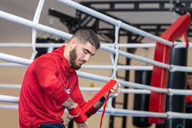 Mourad aliev was disqualified with four seconds left in the second round against frazer clarke of great britain for headbutt in the quarterfinal bout at the ryogoku kokugikan arena. En Attendant Mourad Aliev Les Reporters Incredules