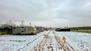 Sneeuw vertaald van nederlands naar engels inclusief synoniemen, uitleg en gerelateerde woorden. 2021 Sneeuw Op De Spekdonken Route 51