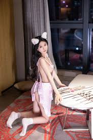 禁忌圍裙 髮廊 裸體 女理髮師 客戶 驚訝 命令 玩弄影片