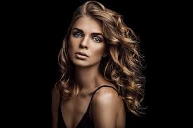 Idéal pour les femmes actives modernes devant souvent assumer une double journée au travail et au foyer, la coiffure à domicile est un service qui se décline pour les enfants et toute la famille. Coiffeur A Labenne I Christelle D