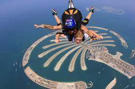 Skydive dubai offers its customers two skydiving experiences. Skydive Dubai Access