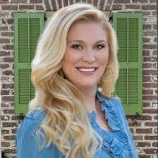 Stephanie Hassell's Instagram, Twitter & Facebook