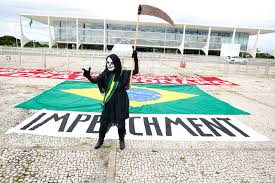 Brazilian president jair bolsonaro greets people after a ceremony to deliver affordable homes built by the government in a. Manifestantes Pedem Impeachment De Bolsonaro Na Praca Dos Tres Poderes Poder360