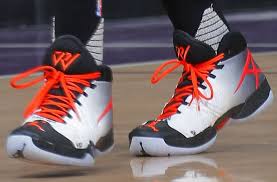 Die schuhe sind in den hauptfarben weiß, schwarz und orange zu erwerben und tragen die unterschrift und das logo des superstars. Image Result For Russell Westbrook Shoes 2016 Cute Nike Shoes Westbrook Shoes Russell Westbrook Shoes