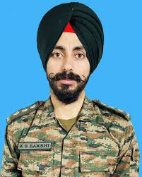 India le da un adiós lloroso a Shaheed Capitán Karamjit Singh Bakshi Hizo  supremo sacrificio en una explosión IED a lo largo del LoC en Jammu y  Cachemira Él provenía de Jharkhand