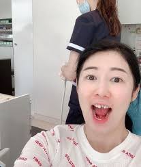 Sayuri Just Lost Her Front Teeth Veneers But She S A Okay With It Bias Wrecker Kpop News
