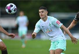 Milot rashica official fan page. Milot Rashica Macht Den Abflug Nach England