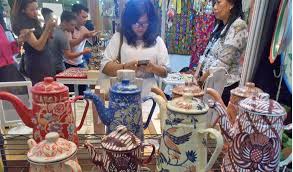 Rp 210.000 detail chat di whatsapp. Lestarikan Motif Batik Lewat Perabotan Rumah Tangga Cybertokoh Com