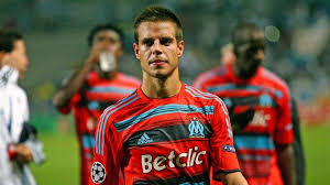He didn't take too long to hit the ground running, as he was used in a variety of positions. Om Le Transfert D Azpilicueta A Chelsea Enfin Boucle