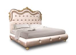 La fodera del materasso è facile da tenere pulita poiché è asportabile e lavabile a secco. Elegante Letto Classico Imbottitura Capitonne Con Swarovski Intagli In Foglia Oro Idfdesign