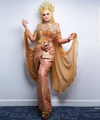 Seni tekat benang emas warisan negeri perak. Rojak Daily Baju Tradisional Puteri Perak Ni Cantik Facebook