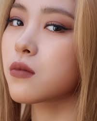 We should be back online shortly. Byul On Twitter Itzy X Maybelline ë¥˜ì§„