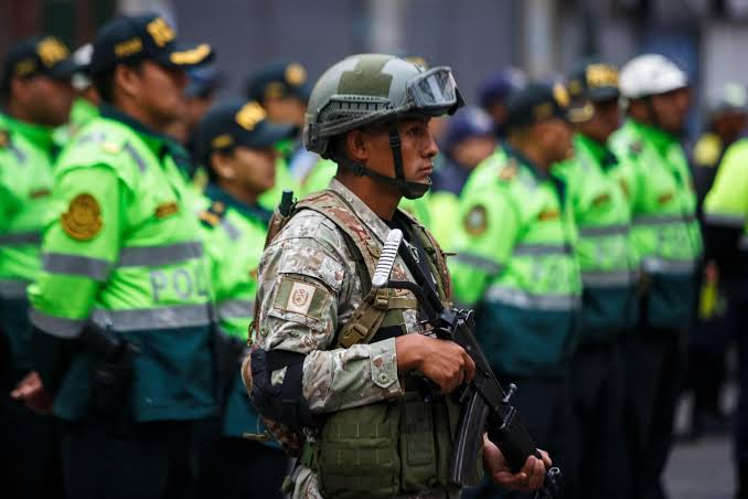 Personal de las Fuerzas Armadas en coordinaci�n con la Polic�a Nacional del Per� y la Municipalidad de La Victoria, realizaron un operativo Combinado para restablecer el orden y contribuir con la seg