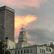 Who Can Name That Clock Tower Feature Photo By Rippedmommy Louisvilletrivia Didyouknow Louisville Louisvillehistory Clock Tower Louisville Photo