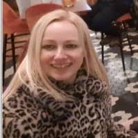 Julie Winfield's Instagram, Twitter & Facebook