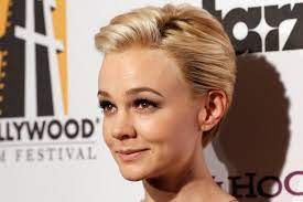 Check out this biography to know about her birthday, childhood, family life, achievements and fun facts about her. Carey Mulligan Marcus Mumford Das Baby Ist Da Gala De
